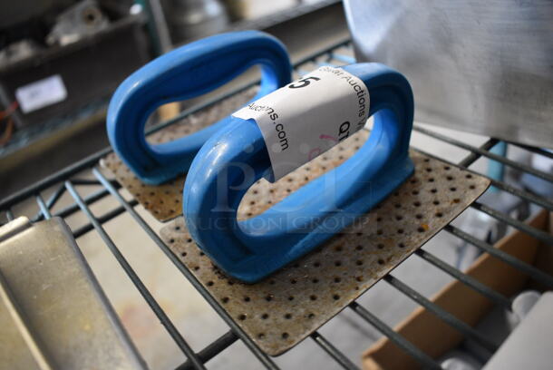2 Metal Grease Cleaning Pad Holders. 4x5.5x3. 2 Times Your Bid! - Image 2 of 2