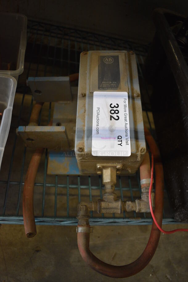 Allen Bradley Bulletin 836 Metal Pressure Control Switch. 7.5x10x4 - Image 1 of 4