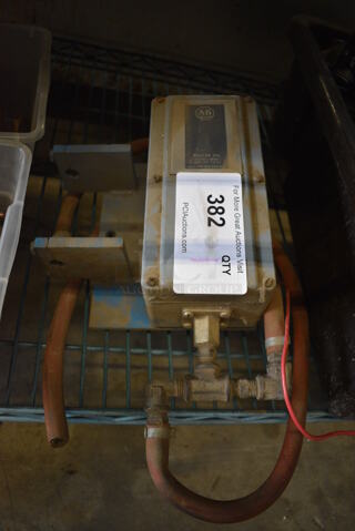 Allen Bradley Bulletin 836 Metal Pressure Control Switch. 7.5x10x4