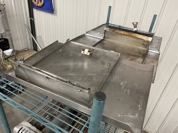 3 Metal Pieces. Possibly Pieces For Vertical Toaster. 16x19x4. 3 Times Your Bid! - Image 1 of 4