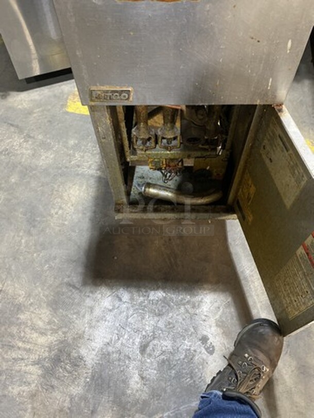 Pitco Commercial Natural Gas Powered 3 Burner Deep Fat Fryer!  With Backsplash! All Stainless Steel! On Legs!  - Image 2 of 8