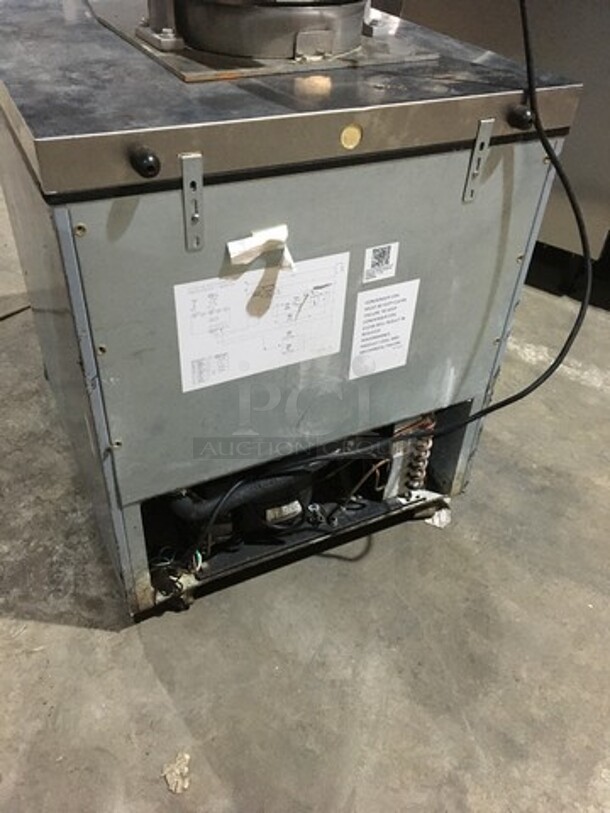 Hoshizaki Commercial Single Door Lowboy/Worktop Cooler! All Stainless Steel! Model CRMR27LPC Serial G50788G! 115V 1Phase! - Image 4 of 8