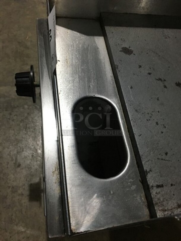 Cecilware Commercial Countertop Natural Gas Powered Flat Griddle! With Back & Side Splashes! Model BG12! On Legs! - Image 6 of 10