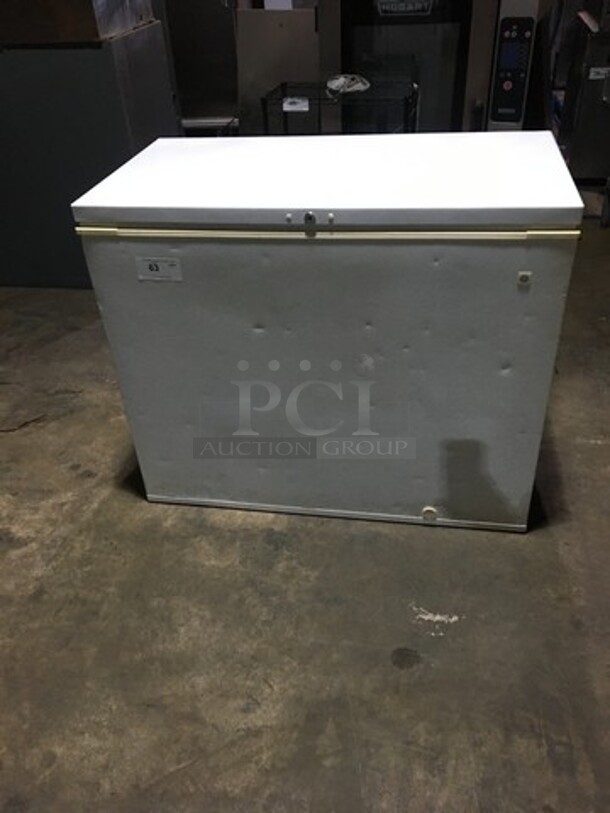 General Electric Commercial Chest Freezer! Model FCM9DMBWH Serial SF162088! 115V!