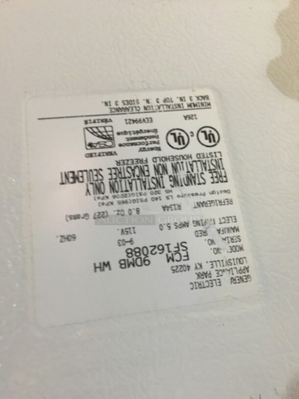 General Electric Commercial Chest Freezer! Model FCM9DMBWH Serial SF162088! 115V! - Image 6 of 7