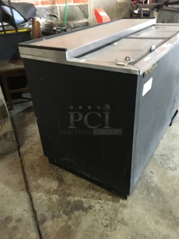 True Commercial Under The Counter Beer Bottle Cooler! With 2 Stainless Steel Sliding Top Doors! Model TD5018 Serial 6627569! 115V 1Phase! - Image 2 of 7