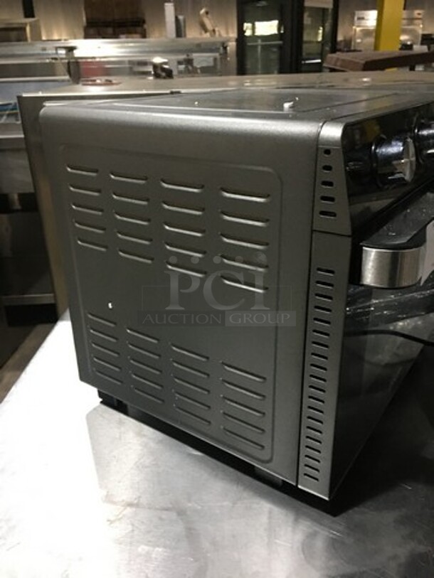 Oster Countertop Air Fryer/Grill Pan! With View Through Door! Model TSSTTVMAF1! 120V! - Image 3 of 9