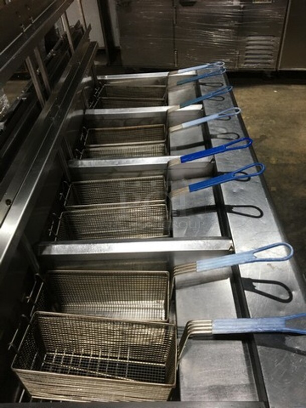 AMAZING! Frymaster Commercial Natural Gas Powered 4 Bay Deep Fat Fryers! With Backsplash! With 8 Metal Frying Baskets! With Grease Filter! All Stainless Steel! Model FPPH455SC Serial 1301IF0051! 110/120V 1Phase! On Commercial Casters! - Image 5 of 12
