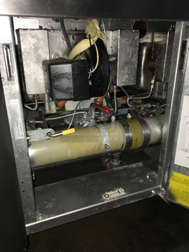 AMAZING! Frymaster Commercial Natural Gas Powered 4 Bay Deep Fat Fryers! With Backsplash! With 8 Metal Frying Baskets! With Grease Filter! All Stainless Steel! Model FPPH455SC Serial 1301IF0051! 110/120V 1Phase! On Commercial Casters! - Image 9 of 12