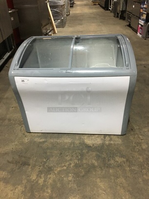 Avanti Commercial Chest Freezer Display Merchandiser! With 2 Sliding Top Doors! 115V!