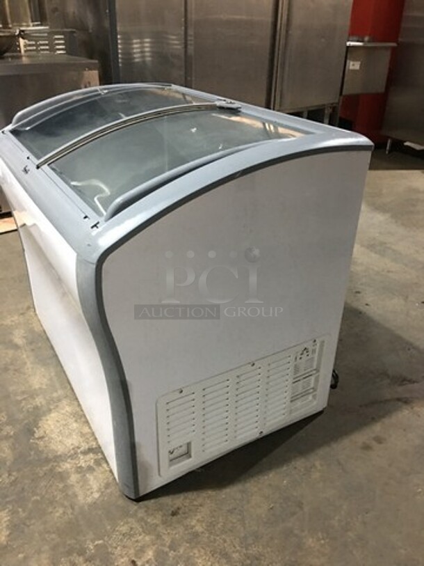 Avanti Commercial Chest Freezer Display Merchandiser! With 2 Sliding Top Doors! 115V! - Image 2 of 8