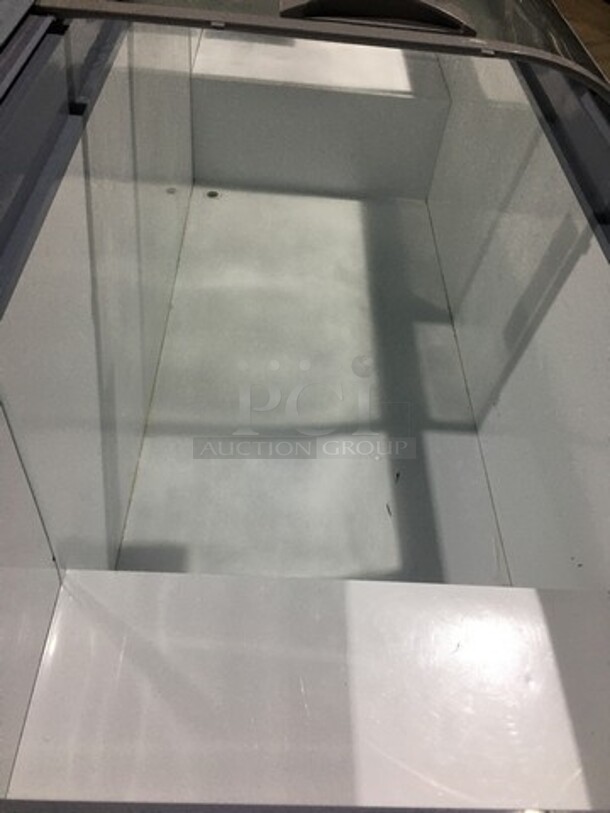 Omcan Commercial Chest Freezer Showcase Merchandiser! With 2 Sliding Top Doors! Model 37815 Serial 690207378158! 115V! - Image 5 of 7