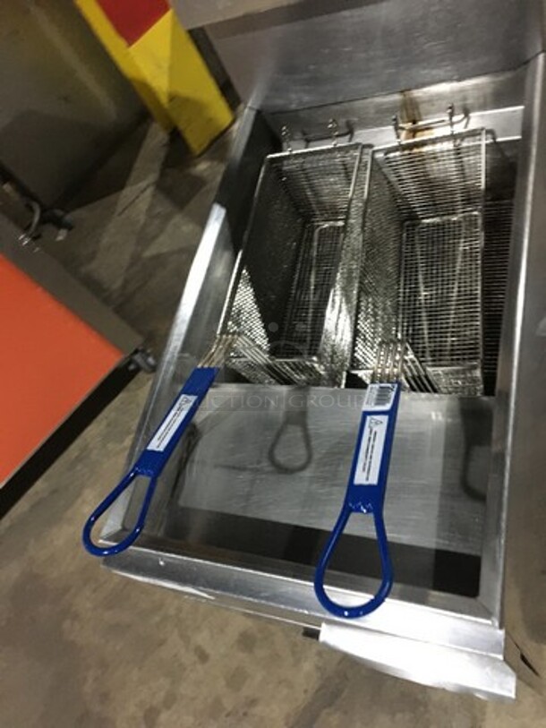 WOW! Imperial Commercial Natural Gas Powered Deep Fat Fryer! With Backsplash! With 2 Metal Frying Baskets! All Stainless Steel! On Legs! - Image 5 of 9