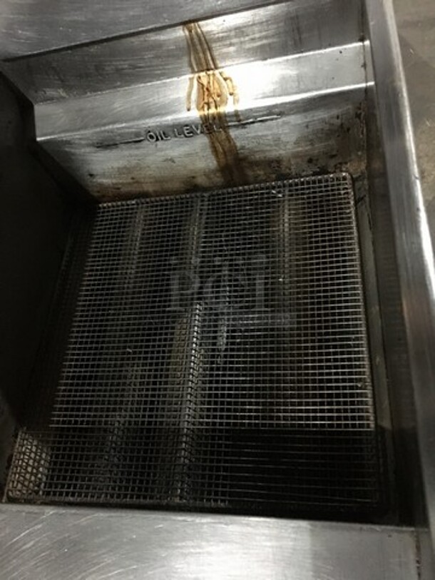 WOW! Imperial Commercial Natural Gas Powered Deep Fat Fryer! With Backsplash! With 2 Metal Frying Baskets! All Stainless Steel! On Legs! - Image 6 of 9