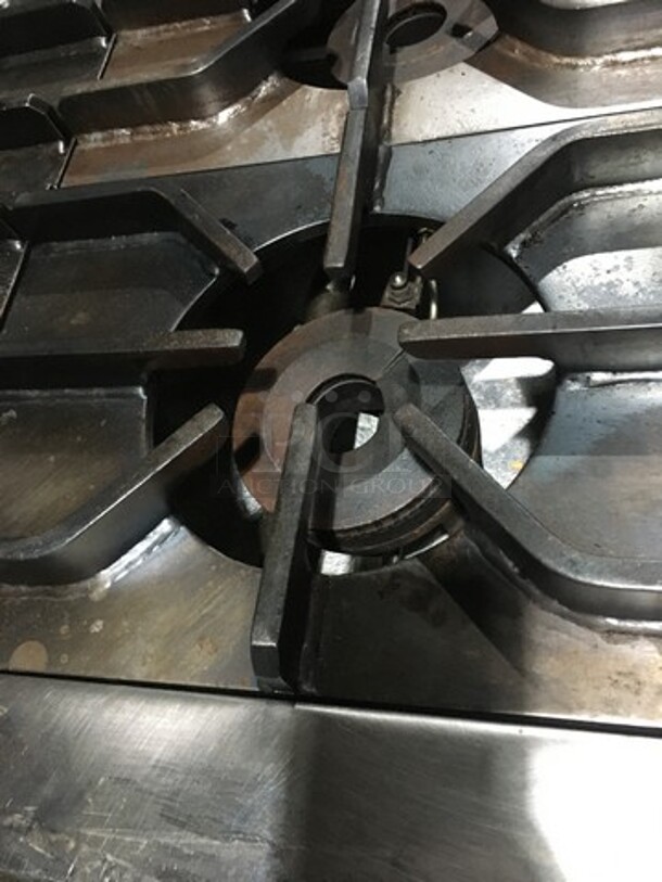 Nice! Jade Range Heavy Duty Commercial Natural Gas Powered WIDE BODY 4 Burner Range! With Full Size Oven Underneath! All S.S.! On Commercial Casters! - Image 6 of 12