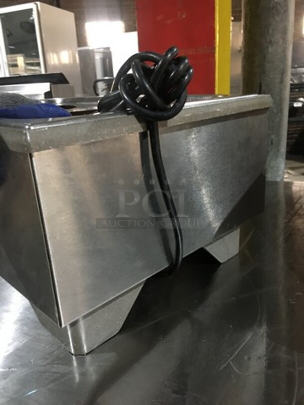 Vollrath Commercial Countertop Food Warmer! With Removable Soup Inserts! All Stainless Steel! Model HSULTRA Serial G26700889141012! 120V! - Image 4 of 9