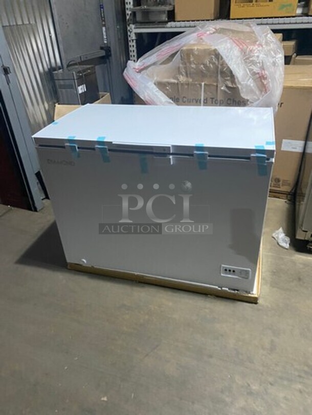 NEW IN THE BOX! Diamond Commercial Chest Freezer! With Manufacturer Warranty! Model DCF44! 115V! - Image 2 of 12