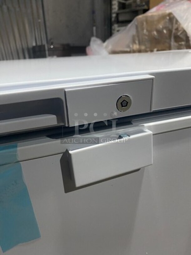 NEW IN THE BOX! Diamond Commercial Chest Freezer! With Manufacturer Warranty! Model DCF44! 115V! - Image 9 of 12