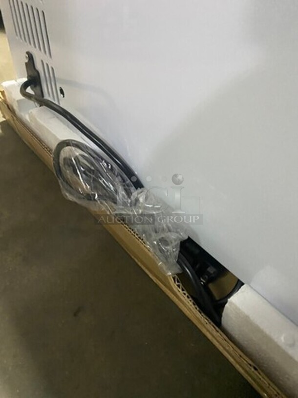 NEW IN THE BOX! Diamond Commercial Chest Freezer! With Manufacturer Warranty! Model DCF44! 115V! - Image 12 of 12