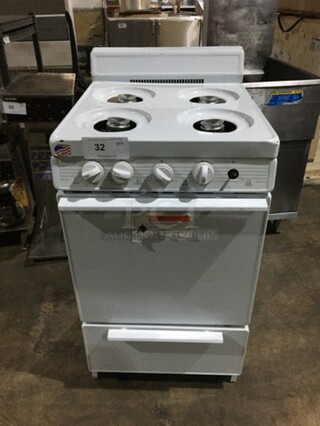 Premier Natural Gas Powered 4 Burner Range! With Oven Underneath!