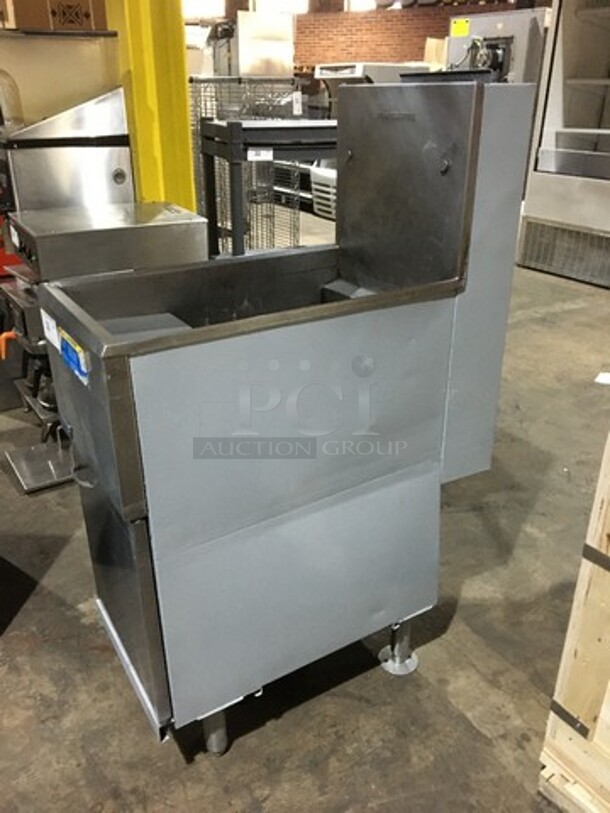 Pitco Commercial Natural Gas Powered Deep Fat Fryer! With Backsplash! All Stainless Steel! Model 35C Serial G14FD035894! On Legs! - Image 2 of 8