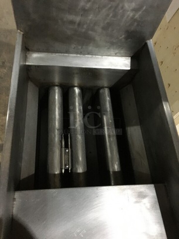 Pitco Commercial Natural Gas Powered Deep Fat Fryer! With Backsplash! All Stainless Steel! Model 35C Serial G14FD035894! On Legs! - Image 5 of 8