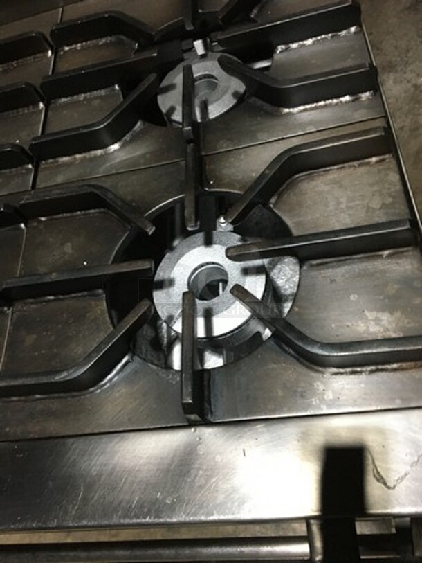 Nice! Jade Range Heavy Duty Commercial Natural Gas Powered WIDE BODY 4 Burner Range! With Full Size Oven Underneath! All S.S.! On Commercial Casters! - Image 6 of 11