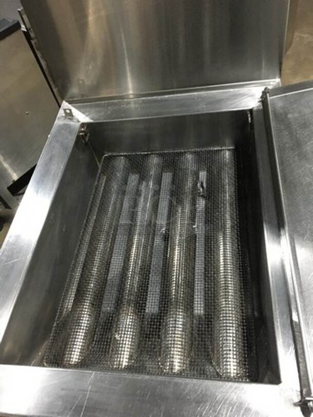 Amazing! Belshaw Adamatic Commercial Natural Gas Powered Donut Deep Fat Fryer! With Backsplash! All Stainless Steel! Model 718LCGNG Serial W11070098! On Legs! - Image 6 of 10