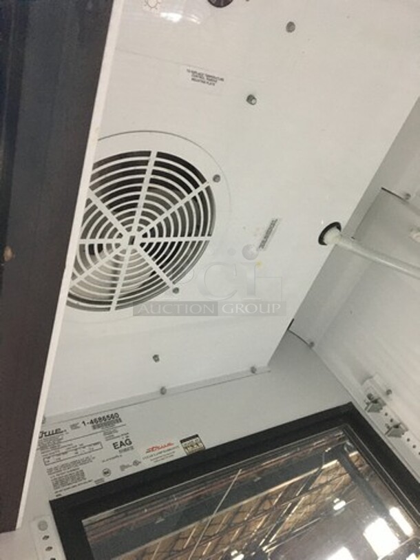 True Commercial Single Door Reach In Cooler Merchandiser! With Glass On Both Sides! Model GEM23 Serial 14686560! 115V 1Phase! - Image 6 of 8