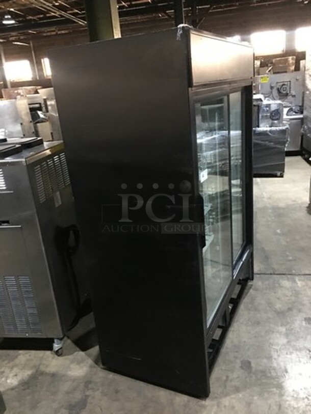 True Commercial Reach In Cooler Merchandiser! With 2 Sliding Doors! Model GDM47 Serial 13406454! 115V 1Phase! - Image 2 of 8