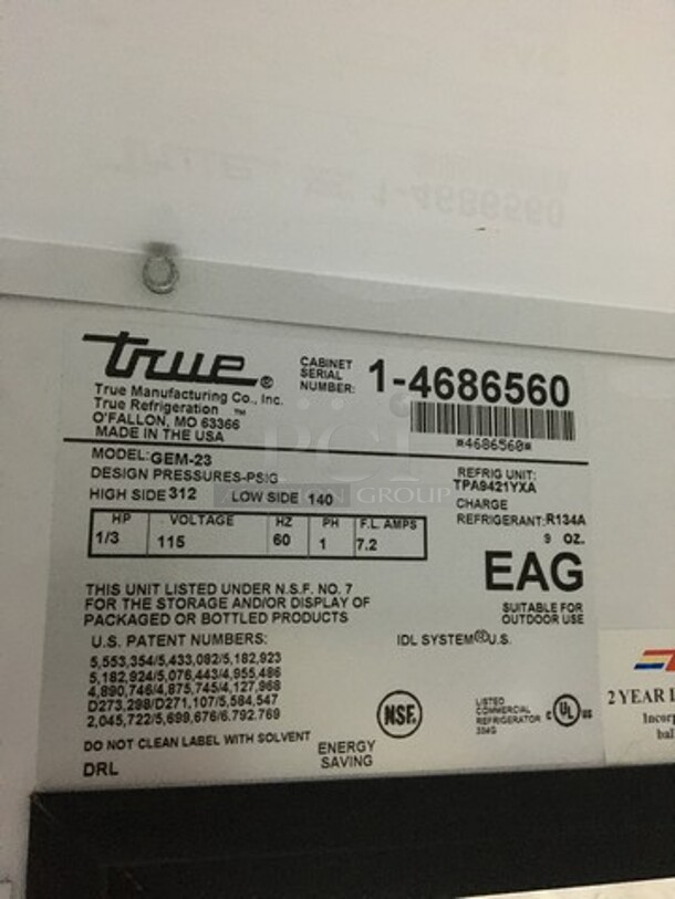 True Commercial Single Door Reach In Cooler Merchandiser! With Glass On Both Sides! Model GEM23 Serial 14686560! 115V 1Phase! - Image 7 of 8