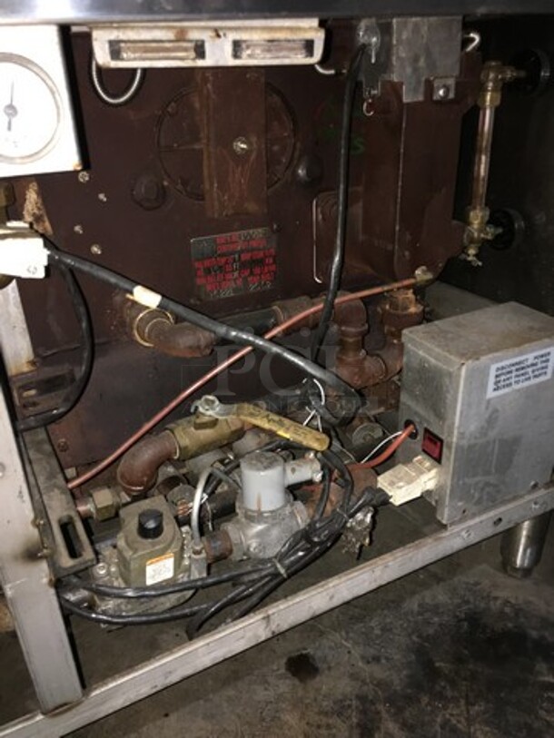 Vulcan Commercial Natural Gas Powered Heavy Duty Dual Cabinet Steamer! All Stainless Steel! Model VL2GSS Serial 271125048! 200,000 BTU! On Legs! - Image 9 of 9