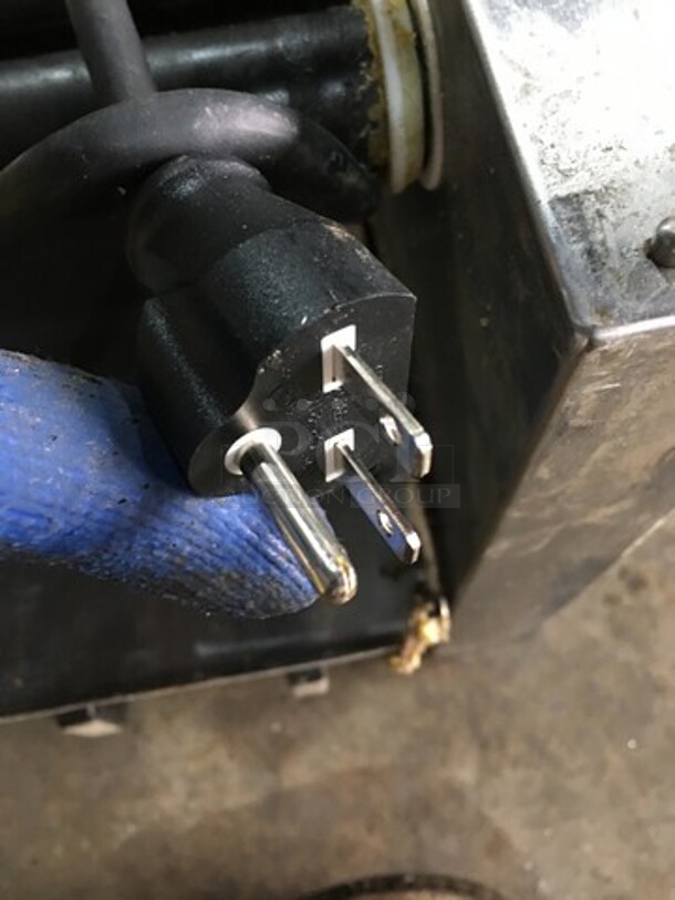 Great! APW Wyott Counter Top Hot Dog Roller Grill! All Stainless Steel! Model HRS755T Serial 8179618040854! 208/240V 1 Phase!  - Image 9 of 9