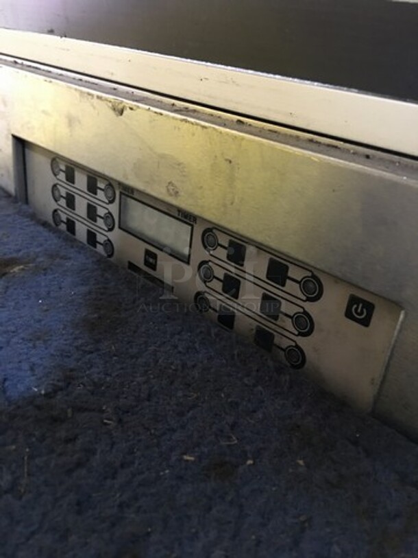 Vendo Commercial Countertop Food Warming Display Case! Glass All Around Showcase Style! All Stainless Steel! Serial 1331771! 115V 1Phase! - Image 8 of 11