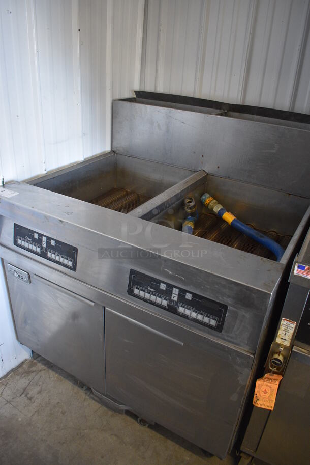 FANTASTIC! 2012 Dean Model SCFHD260GNC Stainless Steel Commercial Floor Style Natural Gas Powered Double Bay Deep Fat Fryer w/ Filtration System on Commercial Casters. 125,000 BTU. 40x36x49 - Image 4 of 9