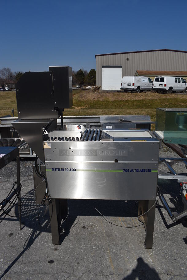 MARVELOUS! 12' Mettler Toledo Model 0647 Solo Max Commercial Floor Style Scale w/ Model 8270 Stainless Steel Labeler and Model 0925 Stainless Steel Conveyor. 115 Volts, 1 Phase. 140x52x69 - Image 4 of 12