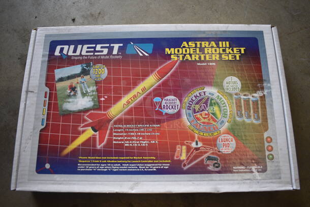 BRAND NEW IN BOX! Quest Astra III Model Rocket Starter Set