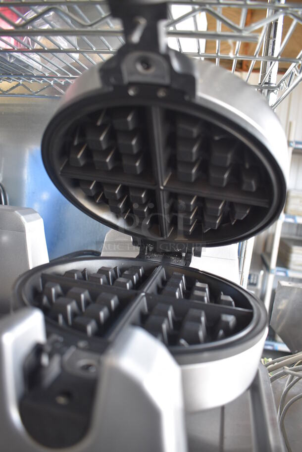 NICE! Waring Metal Commercial Countertop Belgian Waffle Maker. 20x18x10. Tested and Working! - Image 5 of 5