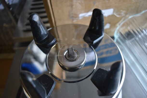 BRAND NEW SCRATCH AND DENT! Waring Model 51BL32 Metal Commercial Countertop Blender Base w/ Glass Pitcher. Does Not Have Lid. 120 Volts, 1 Phase. 7x7x15. Tested and Working! - Image 7 of 8