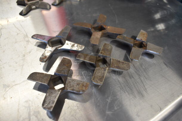 5 Metal Meat Grinder Knives. 3x3x0.5. 5 Times Your Bid! - Image 3 of 4