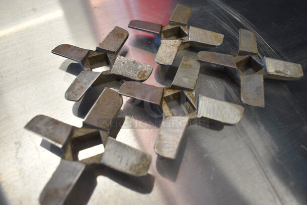 5 Metal Meat Grinder Knives. 3x3x0.5. 5 Times Your Bid! - Image 4 of 4
