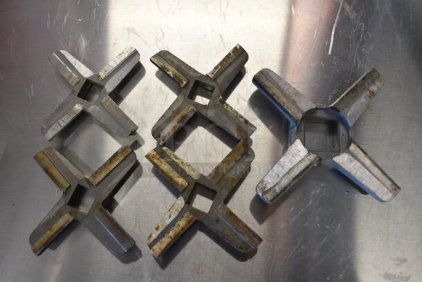 5 Metal Meat Grinder Knives. 3.5x3.5x0.5, 4.5x4.5x0.5. 5 Times Your Bid! - Image 4 of 5