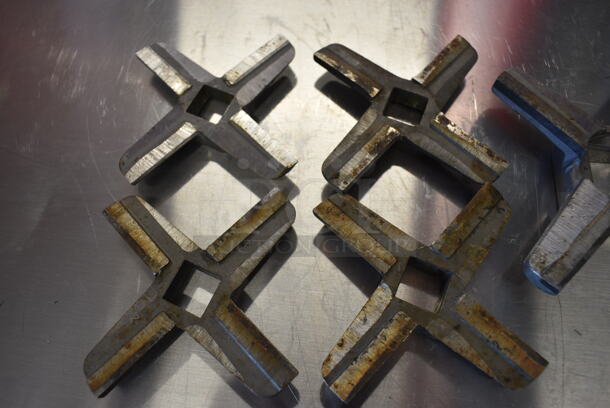 5 Metal Meat Grinder Knives. 3.5x3.5x0.5, 4.5x4.5x0.5. 5 Times Your Bid! - Image 5 of 5