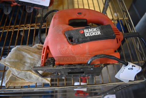 Black & Decker Model JS515 Electric Powered Sander. 120 Volts, 1 Phase. 9x4x9. Tested and Working!