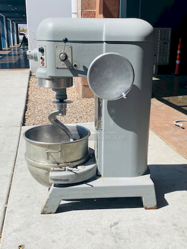 AMAZING!!! Hobart HL 800  80 Qt. Commercial Planetary Floor Mixer - 200/240V, 3 Phase, 3 hp With Bowl Lift.    Includes 80qt Bowl and Dough Hook  Overall Dimensions: Width: 28" Depth: 33" Height: 39" - Image 4 of 5