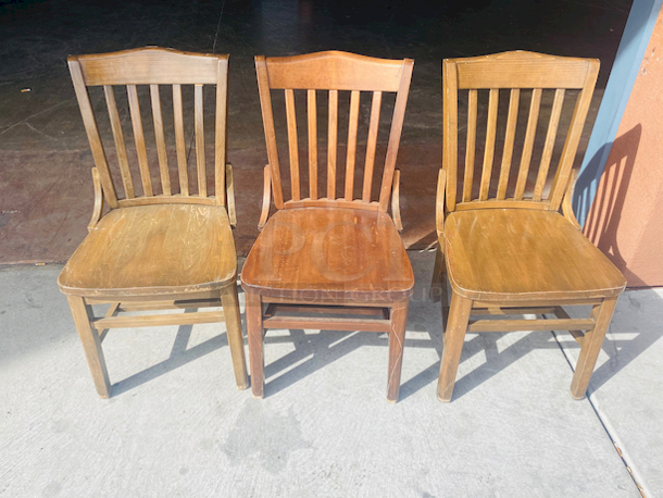 BEAUTIFUL! Solid Wood Vertical Slat Chairs with Rounded Back. 

17x16x35

3x Your Bid

Some Chairs are slightly darker than others.  - Image 7 of 7