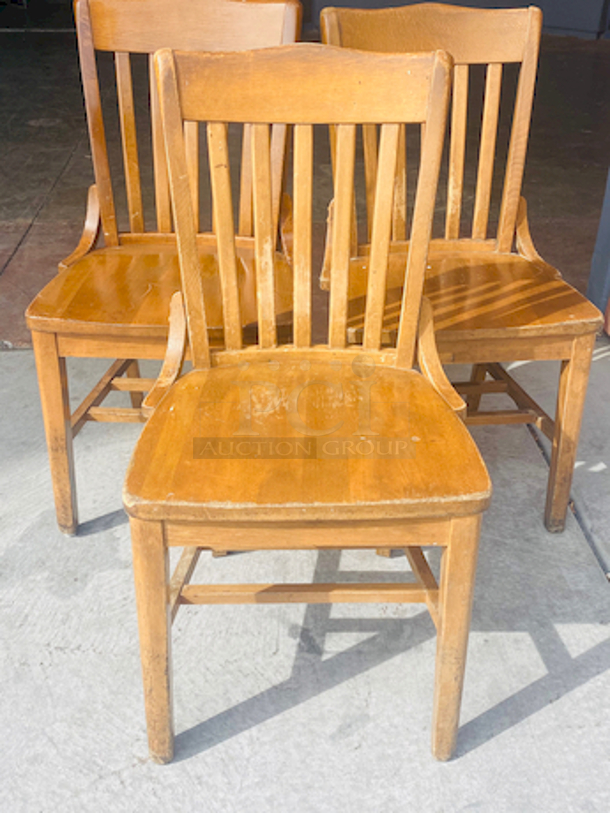 BEAUTIFUL! Solid Wood Vertical Slat Chairs with Rounded Back. 

17x16x35

3x Your Bid

