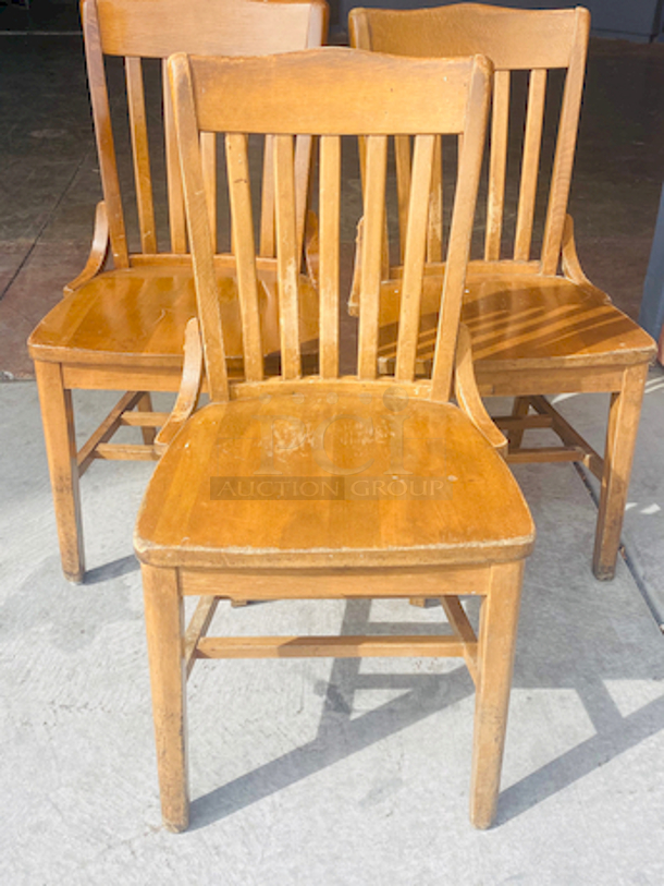 BEAUTIFUL! Solid Wood Vertical Slat Chairs with Rounded Back. 

17x16x35

3x Your Bid
 - Image 1 of 6