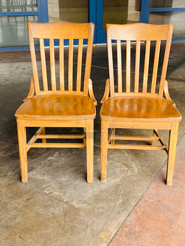 BEAUTIFUL! Solid Wood Vertical Slat Chairs with Rounded Back. 

17x16x35

2x Your Bid
 - Image 1 of 5