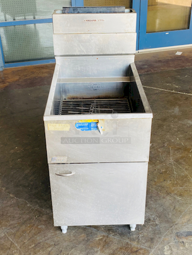 EXCELLENT! Pitco 65C+ Deep Fryer.

Oil Capacity 65-80 lbs, 18 x 18” fry area, 150,000btu/hr

20x34-1/2x47